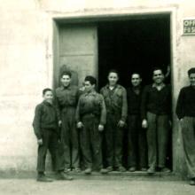 Ugo, Felice, Orlando e quattro operai (da destra)